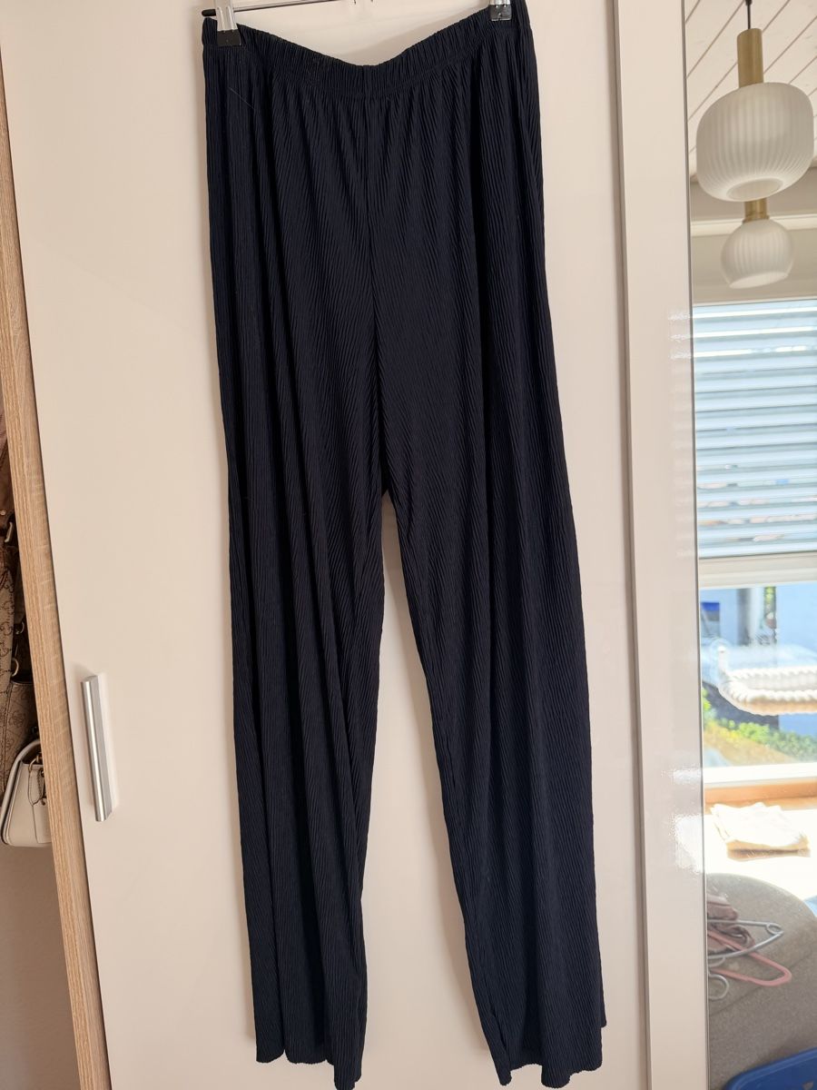 H&M Pantalons: H&M Loungepants dunkelblau Grösse S – Neuf (Voir description) à Kriegstetten par Musli15