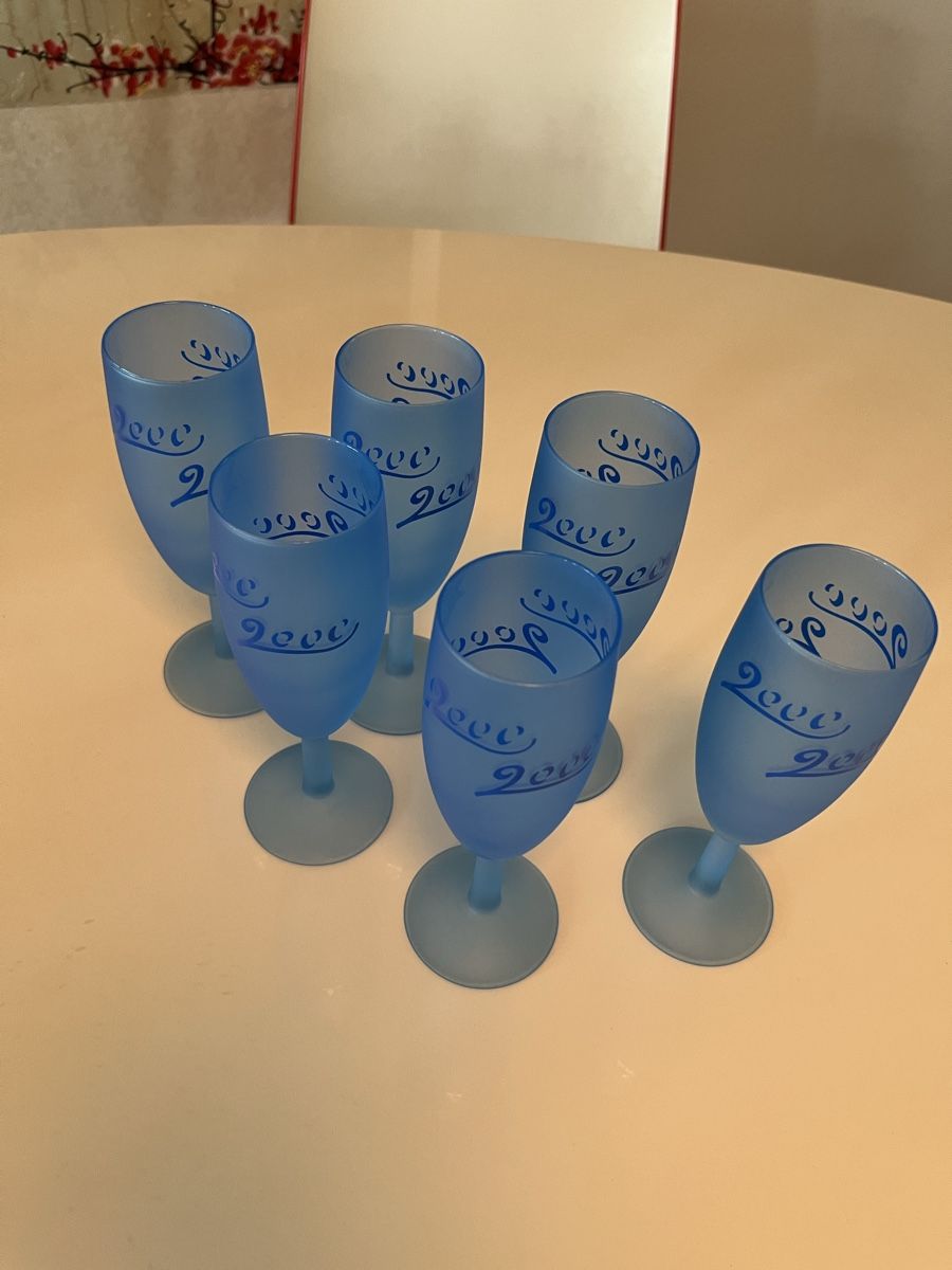 Bicchieri: NEU! 6 blaue Sektgläser "Love 2000" – Nuovo e nell'imballaggio originale da Basel venduto da JJ.Elena 1
