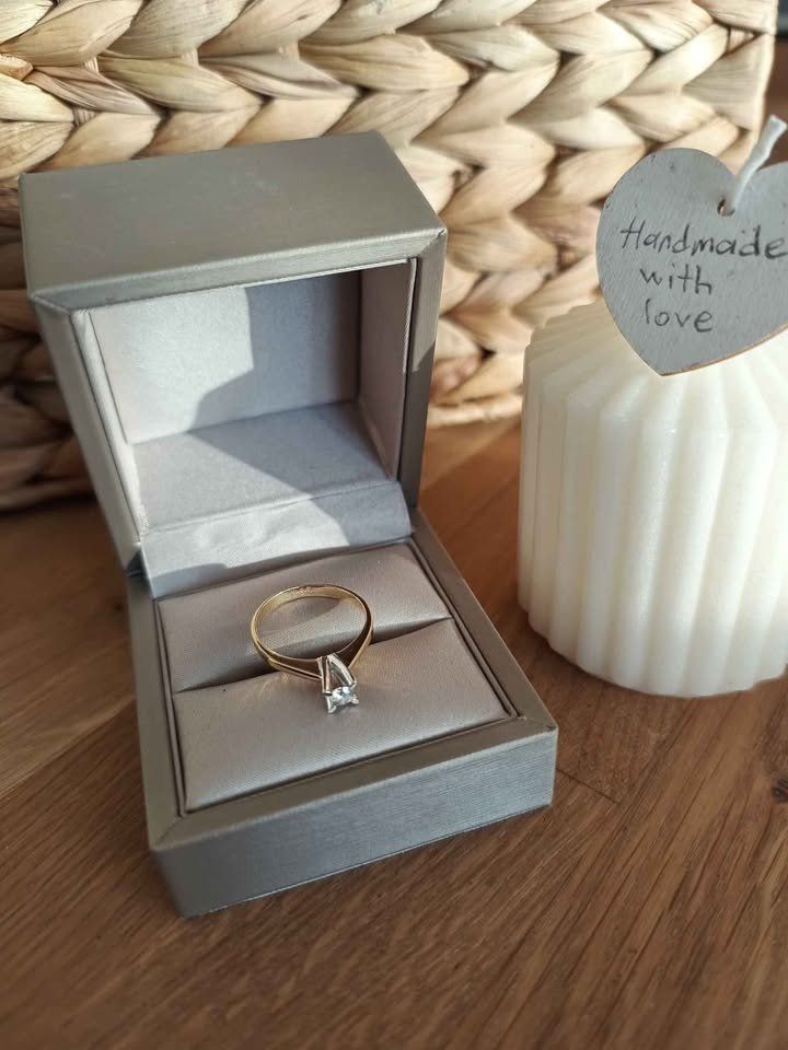Anelli: Neu Natural Diamond Ring 18K Gold – Nuovo e nell'imballaggio originale da Birmensdorf ZH venduto da Nanu-R