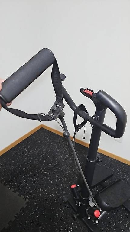 Hometrainer: Stepper wie neu  mit Display, Bändern & Rollen – Usato da Schaffhausen venduto da Uran10 3