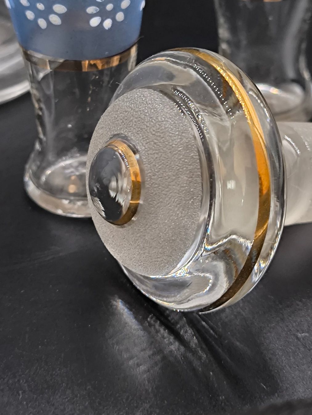 Bicchieri: Antike Likörkaraffe mit 4 Gläsern aus Glas – Usato da Rorschacherberg venduto da snOOpydOg11 4