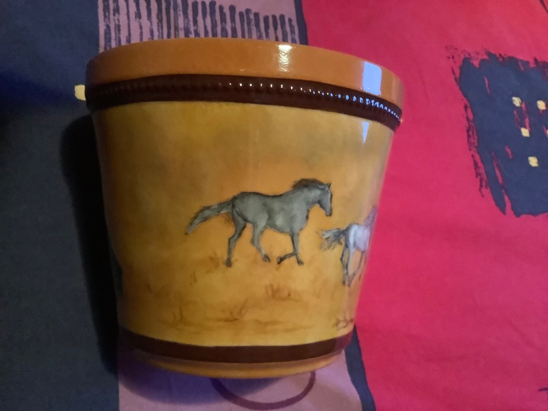 Tutte le decorazioni: CACHE-POT - Motif « chevaux « - Non ébréché – Usato da Le Lignon venduto da Gwen77 4