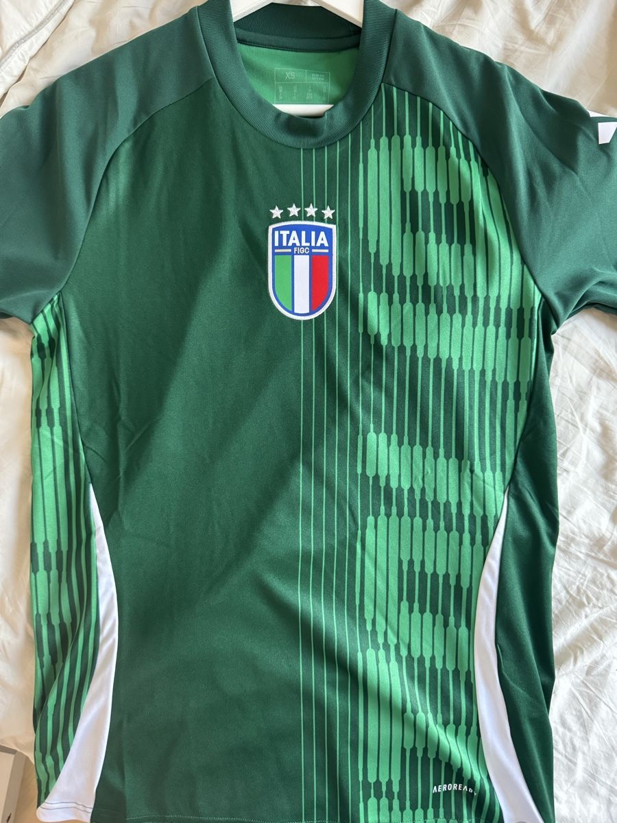 Adidas Maillots de corps & Pantalons: Italien Pre Match Shirt – Neuf (Voir description) à Zürich par yneez