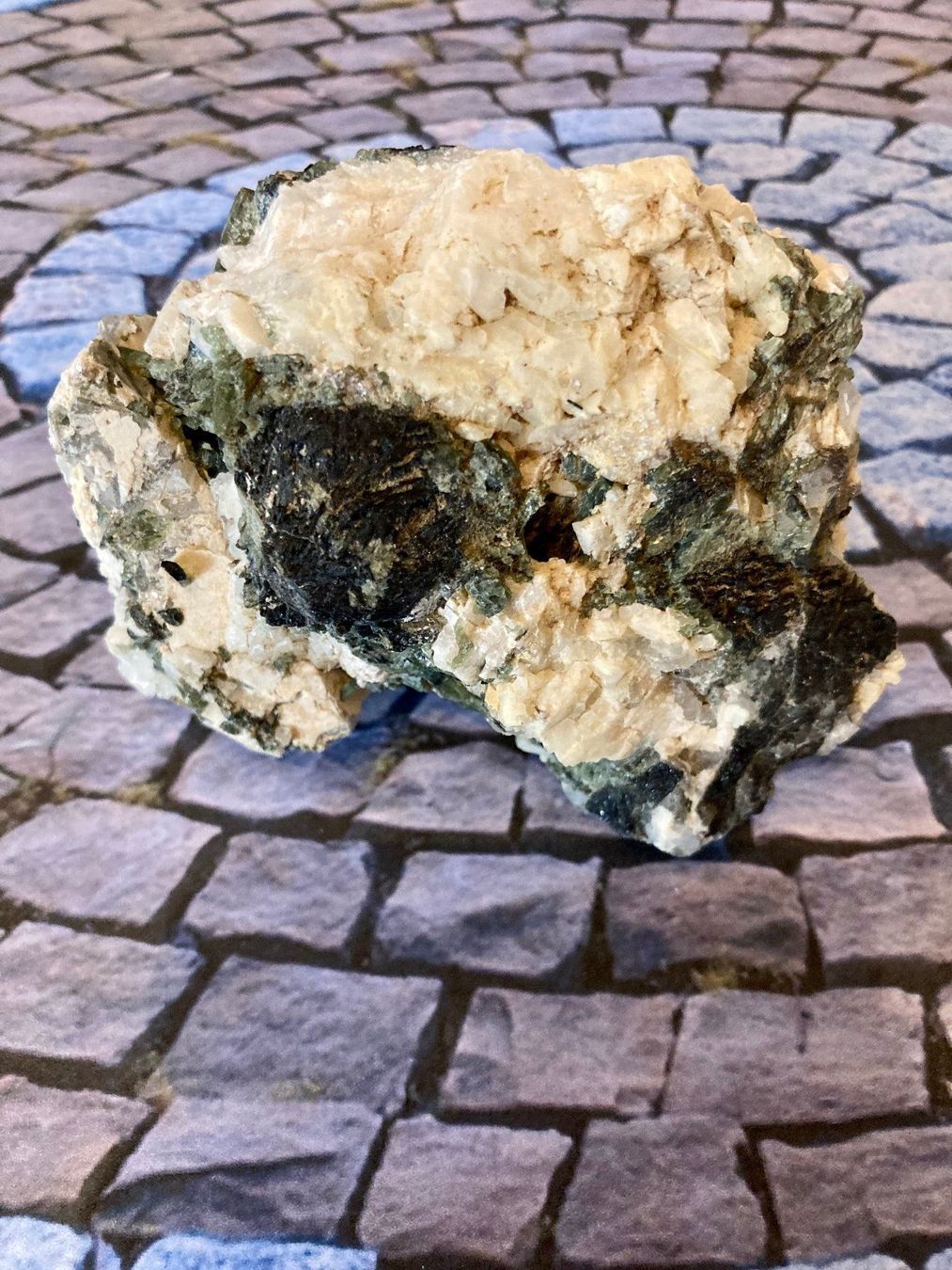 Minerali & Pietre curative: Turmalin /Albit – Nuovo (secondo la descrizione) da Biberist venduto da Steine