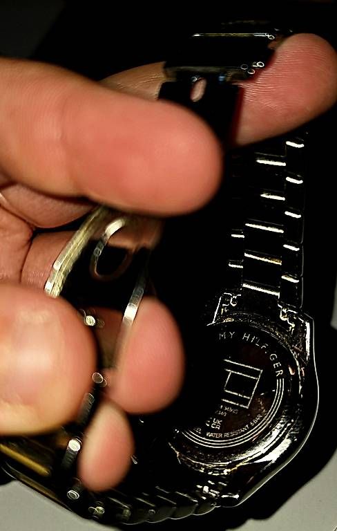 Tommy Hilfiger Uhren: Montre T.Hilfiger – Gebraucht aus Bottens von adr_b9n5