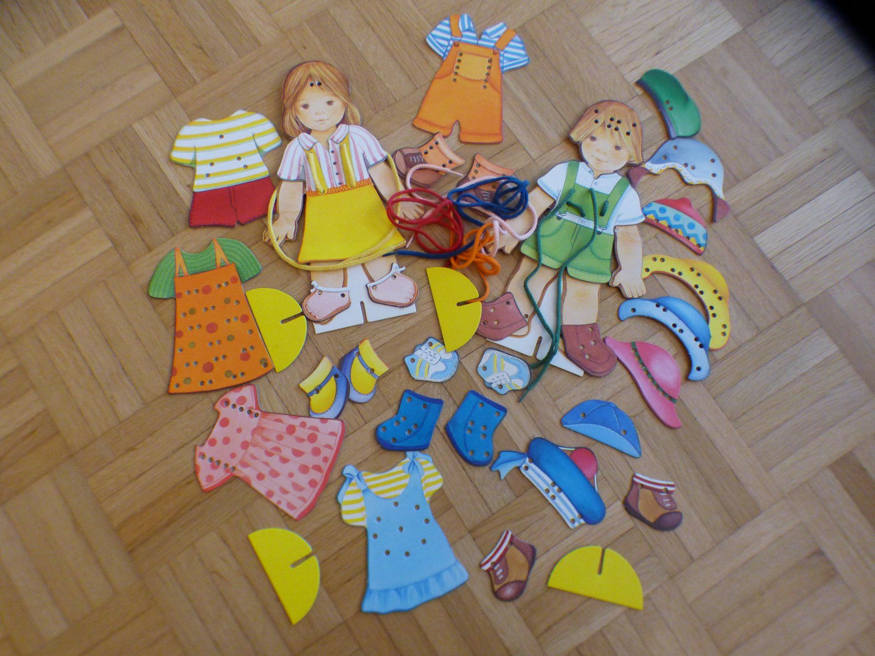 Ravensburger Giocattoli: Bunte Fäden ,bunte Kleider – Usato da Münchenbuchsee venduto da enzian59 1
