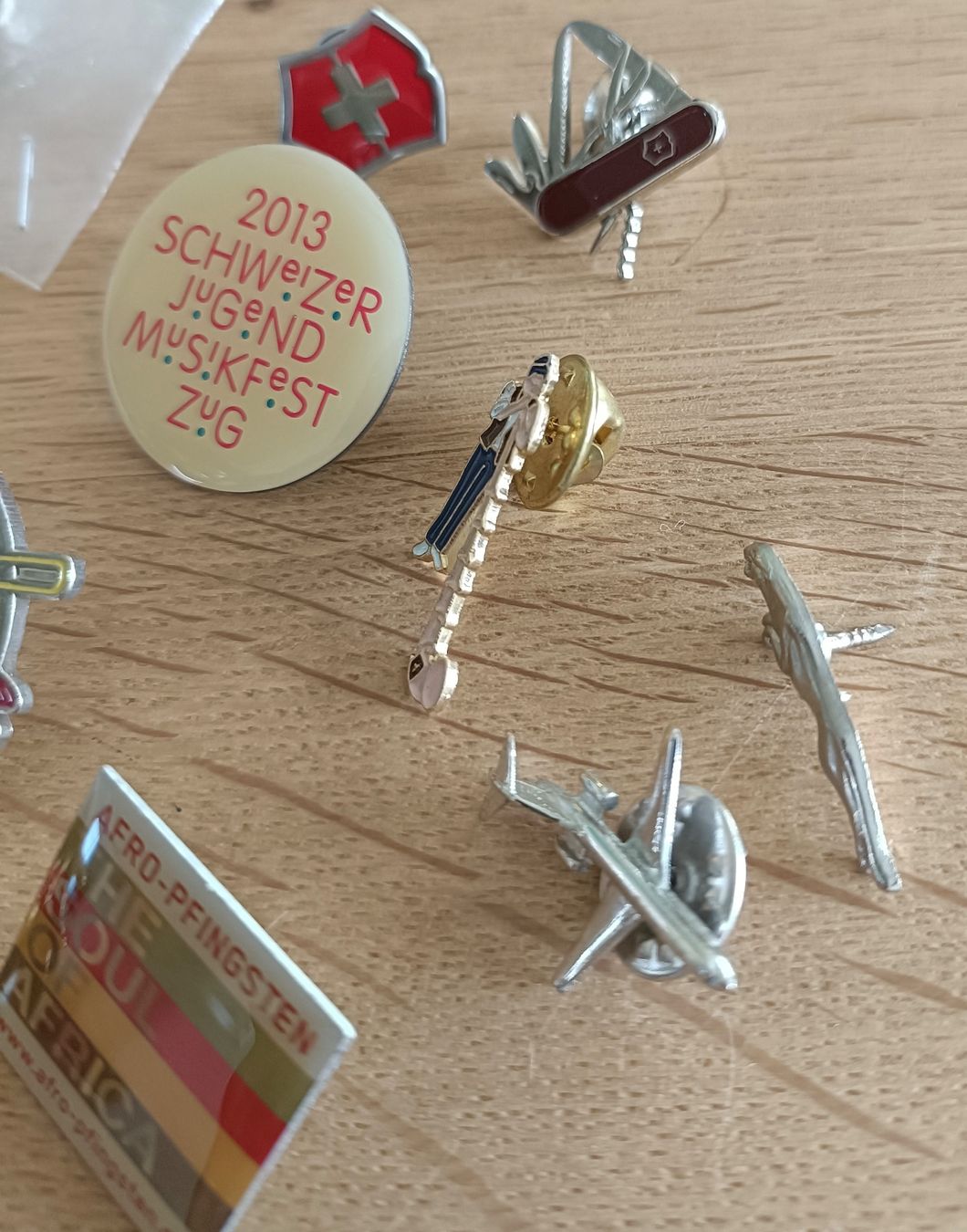 Placchette & Badge: Diverse Pins – Usato da Wallisellen venduto da plast01