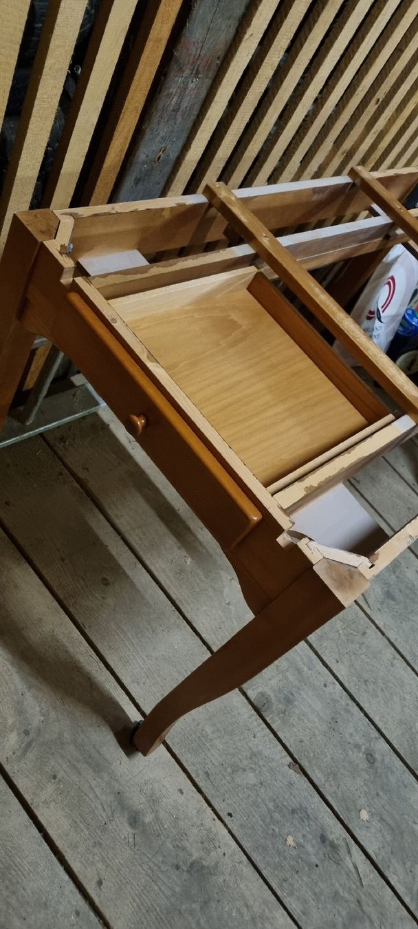 Tische: Alter ausklappbarer Holztisch – Gebraucht aus Wädenswil von weihpos 5
