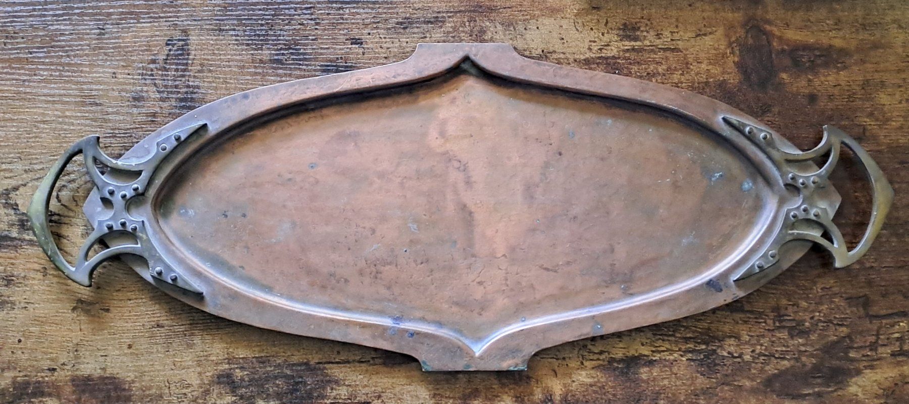 Piatti di portata: Antikes Jugendstil Tablett aus Kupfer / Messing – Usato da Bertschikon Gossau venduto da Singeruwe