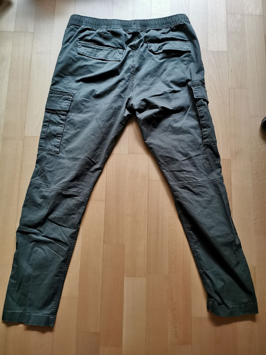 H&M Hosen: Olivgrüne Herren Cargohose – Gebraucht aus Birmensdorf ZH von fab_cfc5 1