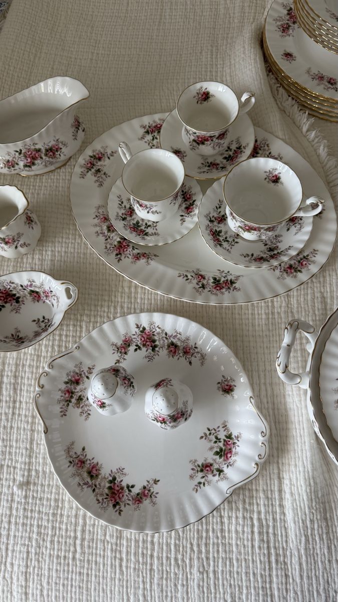 Royal Albert Set di piatti: Royal Albert Lavender Rose Tafelservice ! – Usato da Adliswil venduto da AE-Shop 5