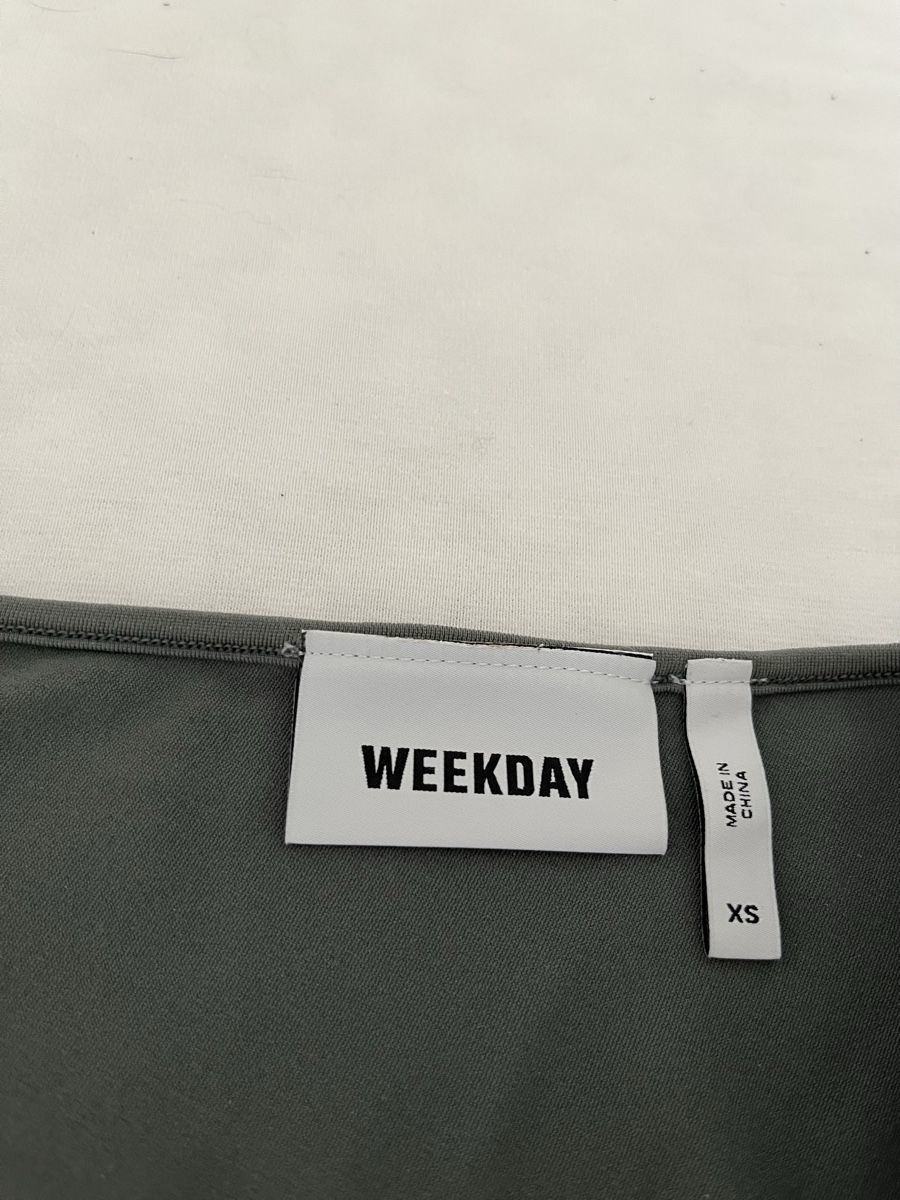 Weekday Top: WEEKDAY Seamless Party Top, XS – Nuovo (secondo la descrizione) da Zumikon venduto da nata_sells 2