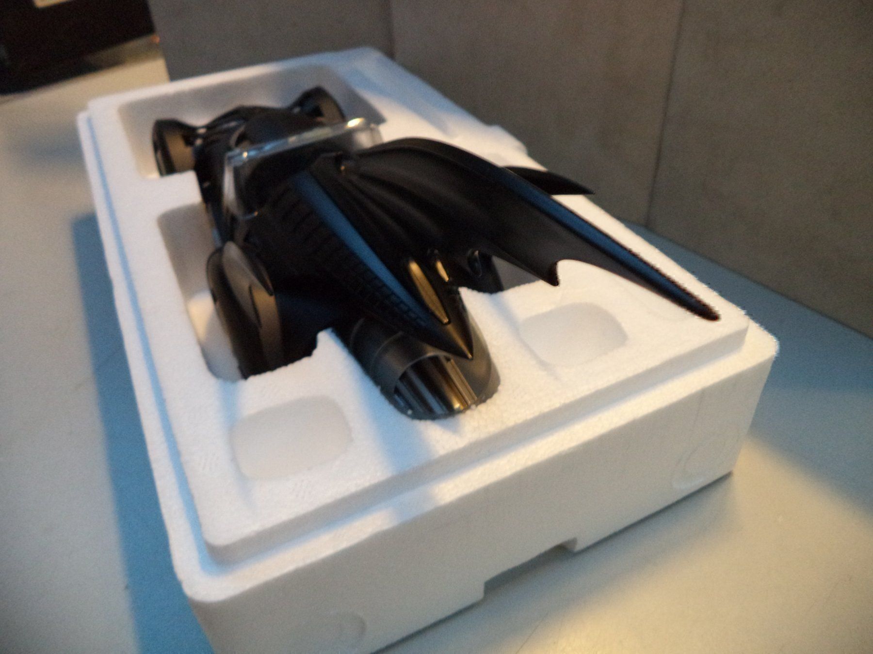 Hot Wheels Modellautos: BATMAN FOREVER BATMOBILE 1:18 – Neu und originalverpackt aus Rieden AG von Wirth03 3