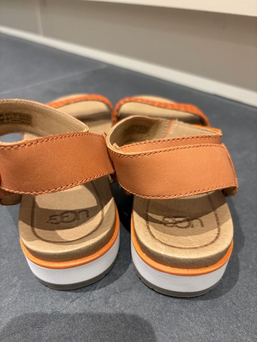 Ugg Damenschuhe: Sandale Ugg orange Gr 37 – Neu (gemäss Beschreibung) aus Bern von Croquant 1
