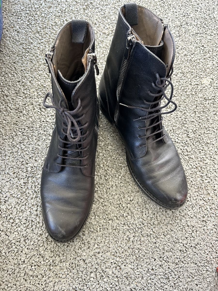 Paraboot Scarpe da donna: Bottines Paraboot cuir noir lacées fermeture éclair – Usato da Lully VD venduto da Garance040