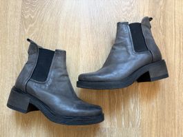 Bottines grises cuir Mjus, p.38