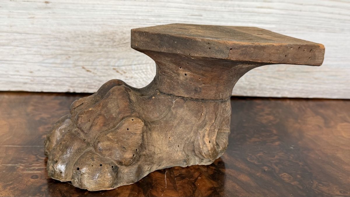 Articoli in legno: Löwentatze Holz geschnitzt antik Möbelfuss – Usato da Riedholz venduto da Frettchen63 1