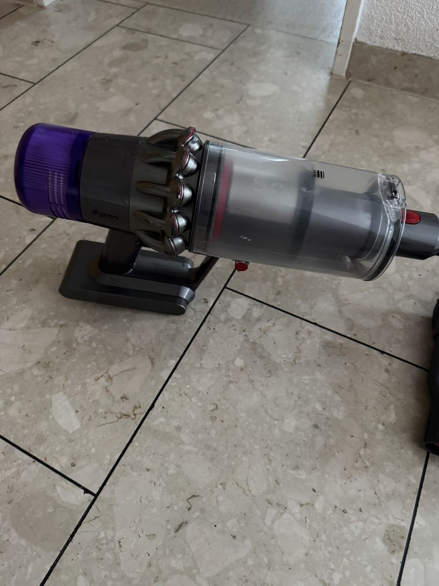 Dyson Staubsauger & Zubehör: Dyson v11 – Defekt aus Au SG von jel_gl6z