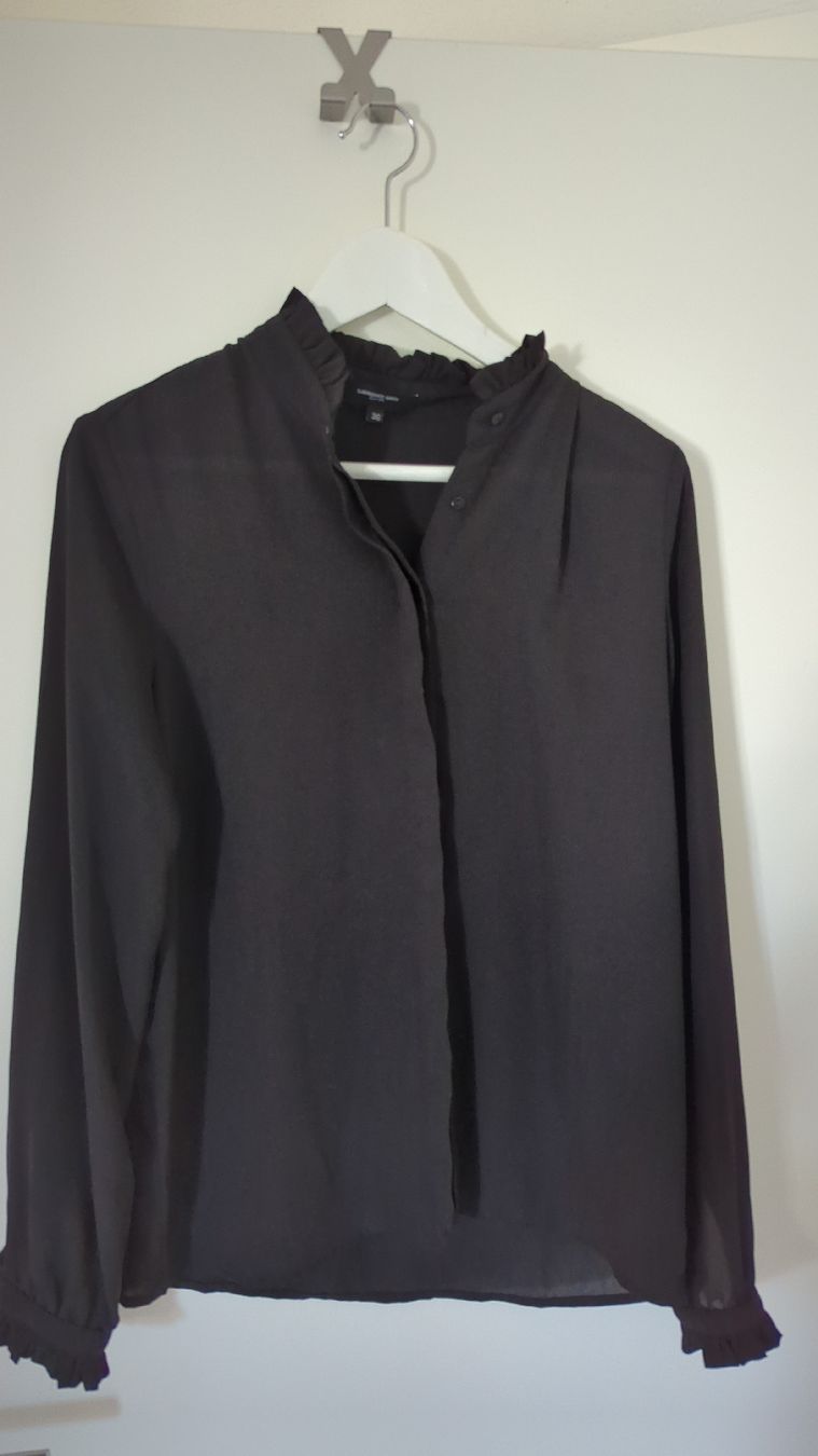 Blusen: Schwarze Bluse mit Rüschen Gr. 36 – Gebraucht aus Neuheim von sh0_gbz7 1