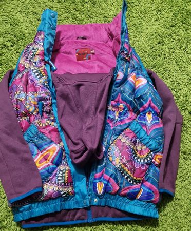 Bunte Winterjacke Desigual mit Fleeceärmeln, Grösse 13J