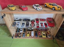 37 Modell Autos mit Vitrine 