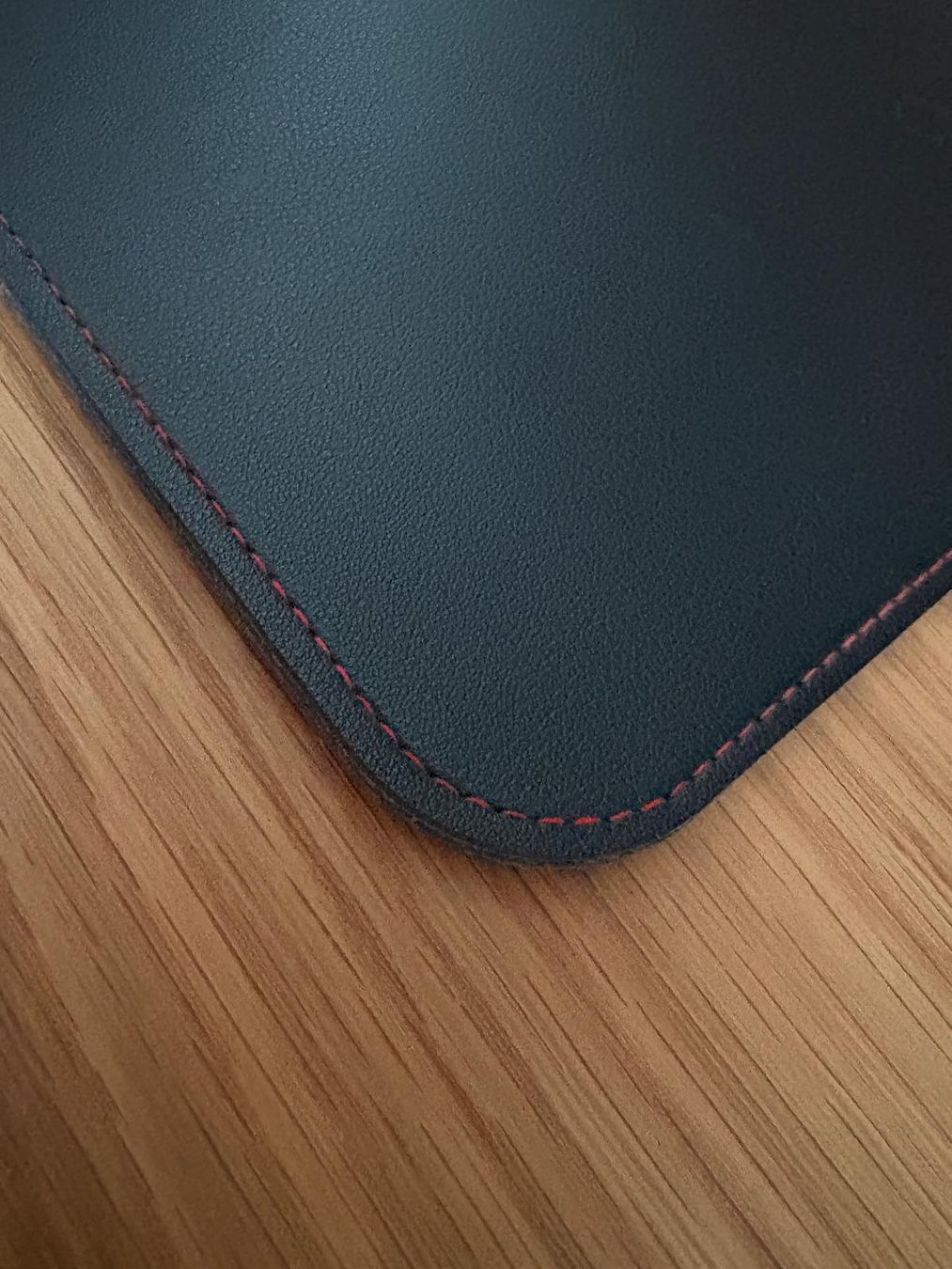 Tappetini per mouse: Mauspad / Mausmatte schwarz Leder – Usato da Zürich venduto da nes_d5v9