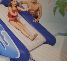 Aufblasbare Wasserrutsche blau/weiss  neu