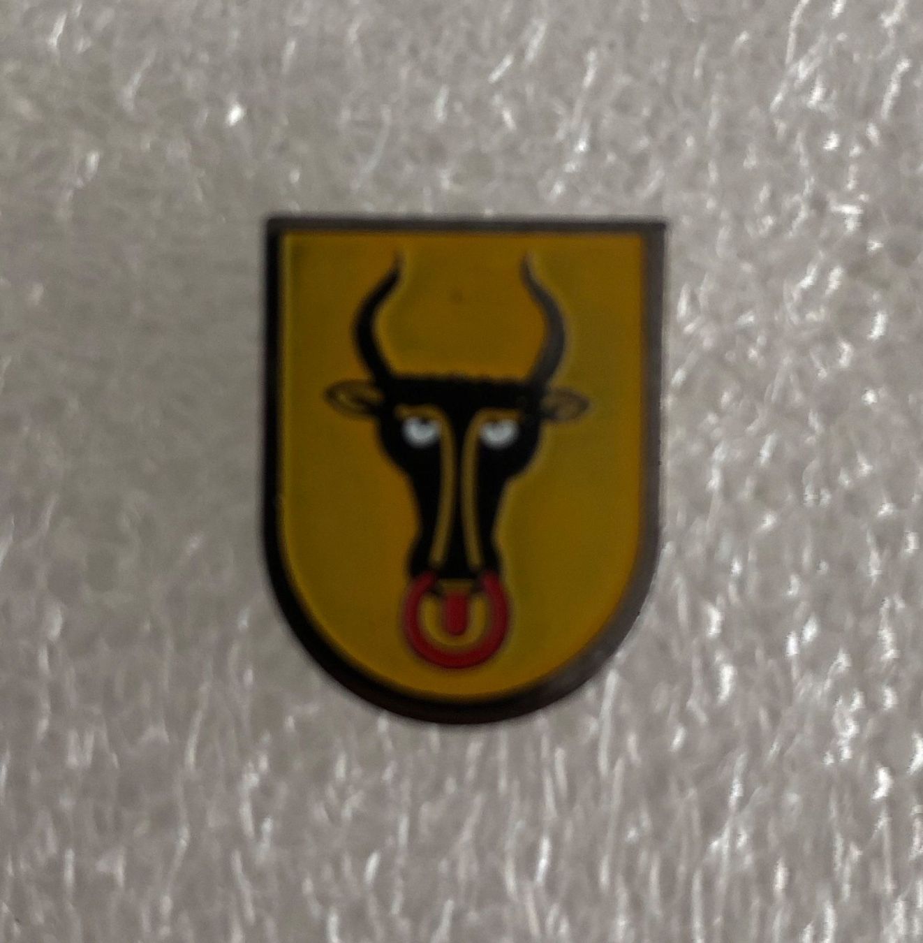 Placchette & Badge: Pin Kanton Wappen URI – Nuovo e nell'imballaggio originale da Basel venduto da fasnachtsoutlet1965