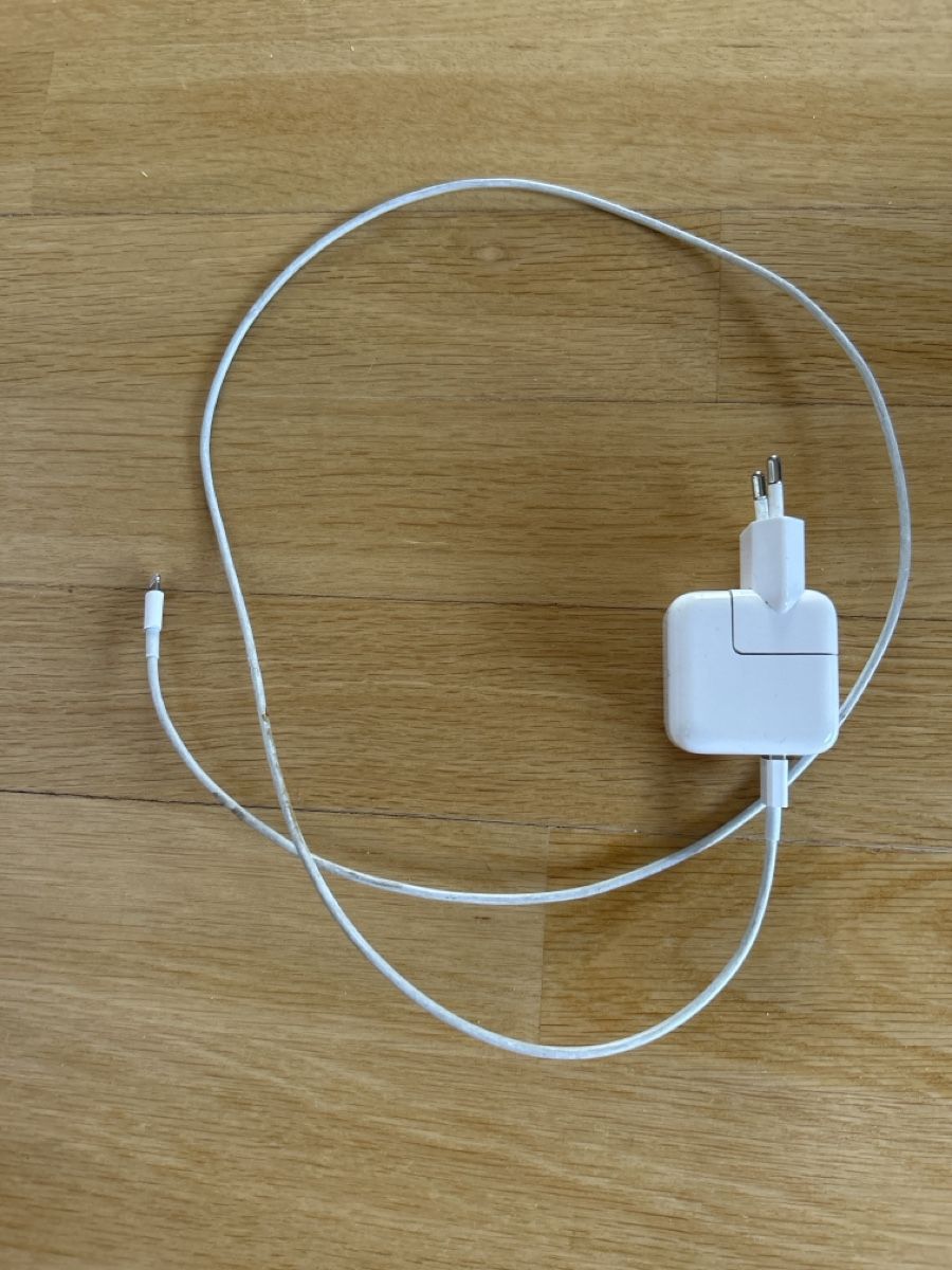 Apple Chargements: Iphone Ladekabel Lightning Anschluss – D'occasion à St. Gallen par salsera85
