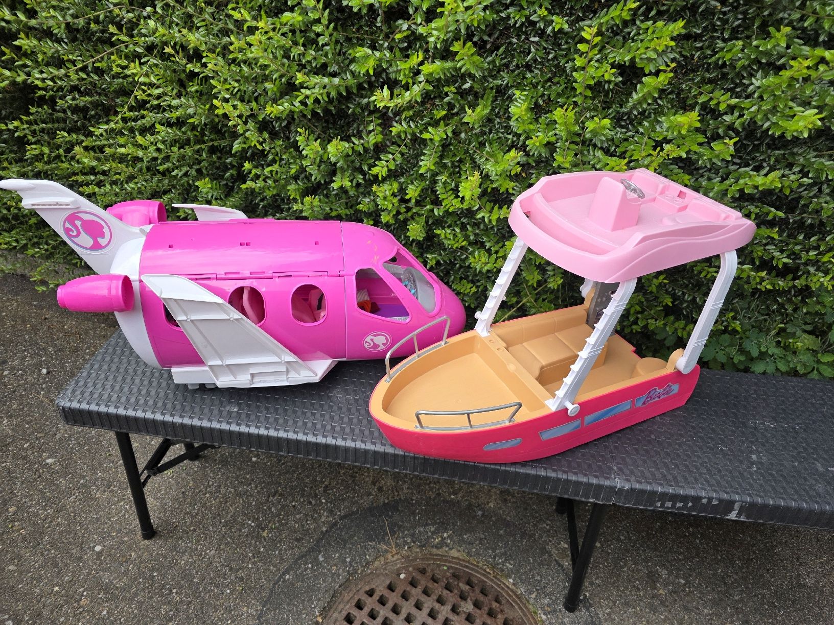 Giocattoli: Barbie Schiff und Barbif flugzeug  – Usato da Oberengstringen venduto da snowy36