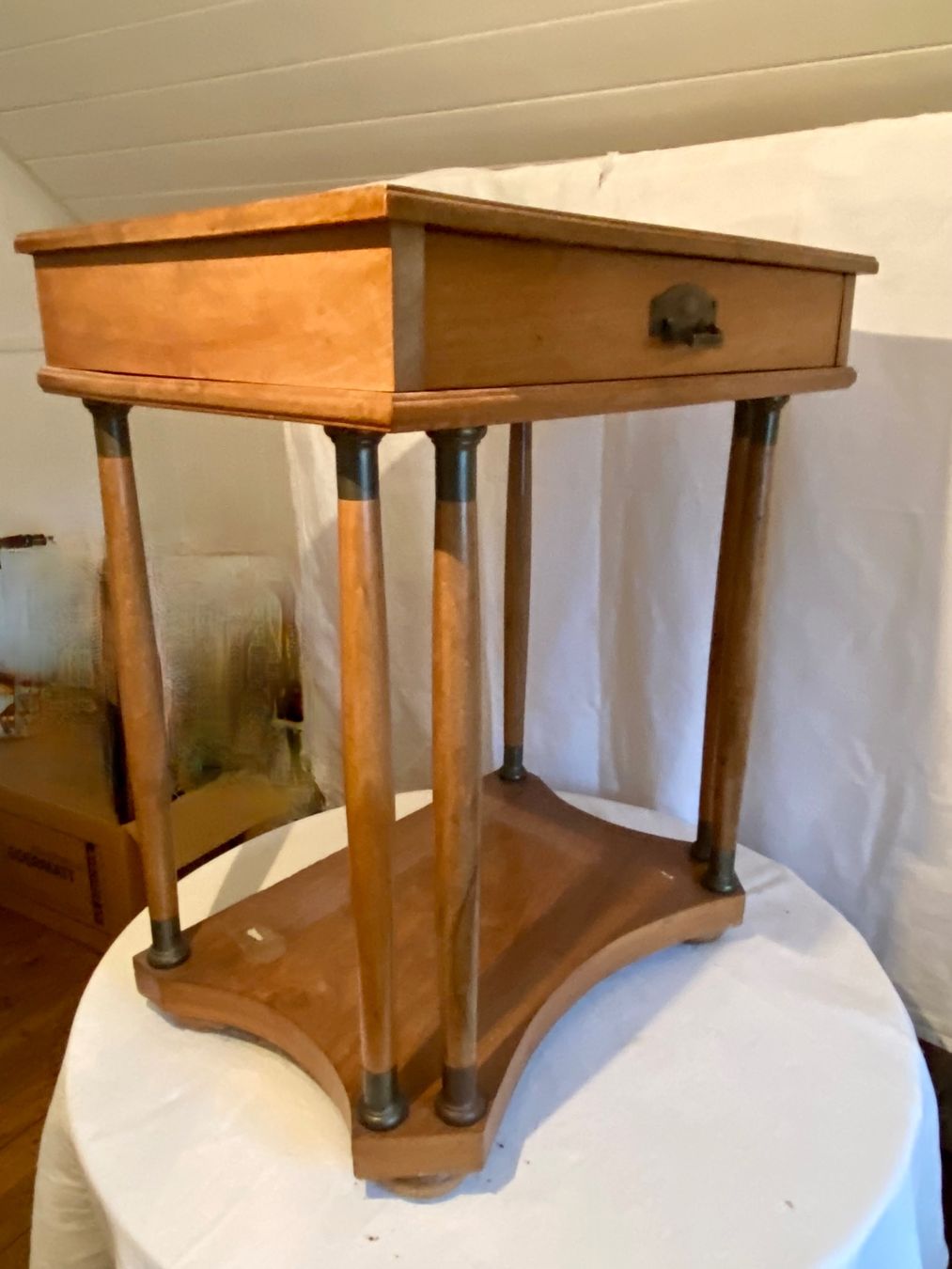 Tavoli: Alter Beistelltisch im Biedermeier- oder Empirestil – Usato da St. Gallen venduto da cibello 2