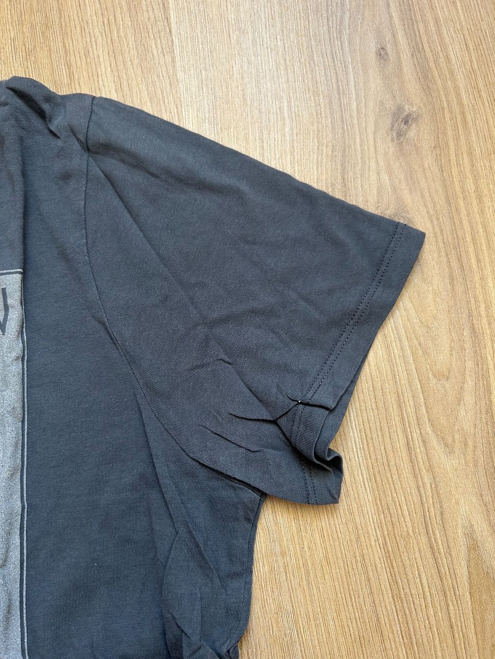 H&M T-Shirts: T-shirt imprimé gris vintage – Gebraucht aus Delémont von elena_neuhaus 3