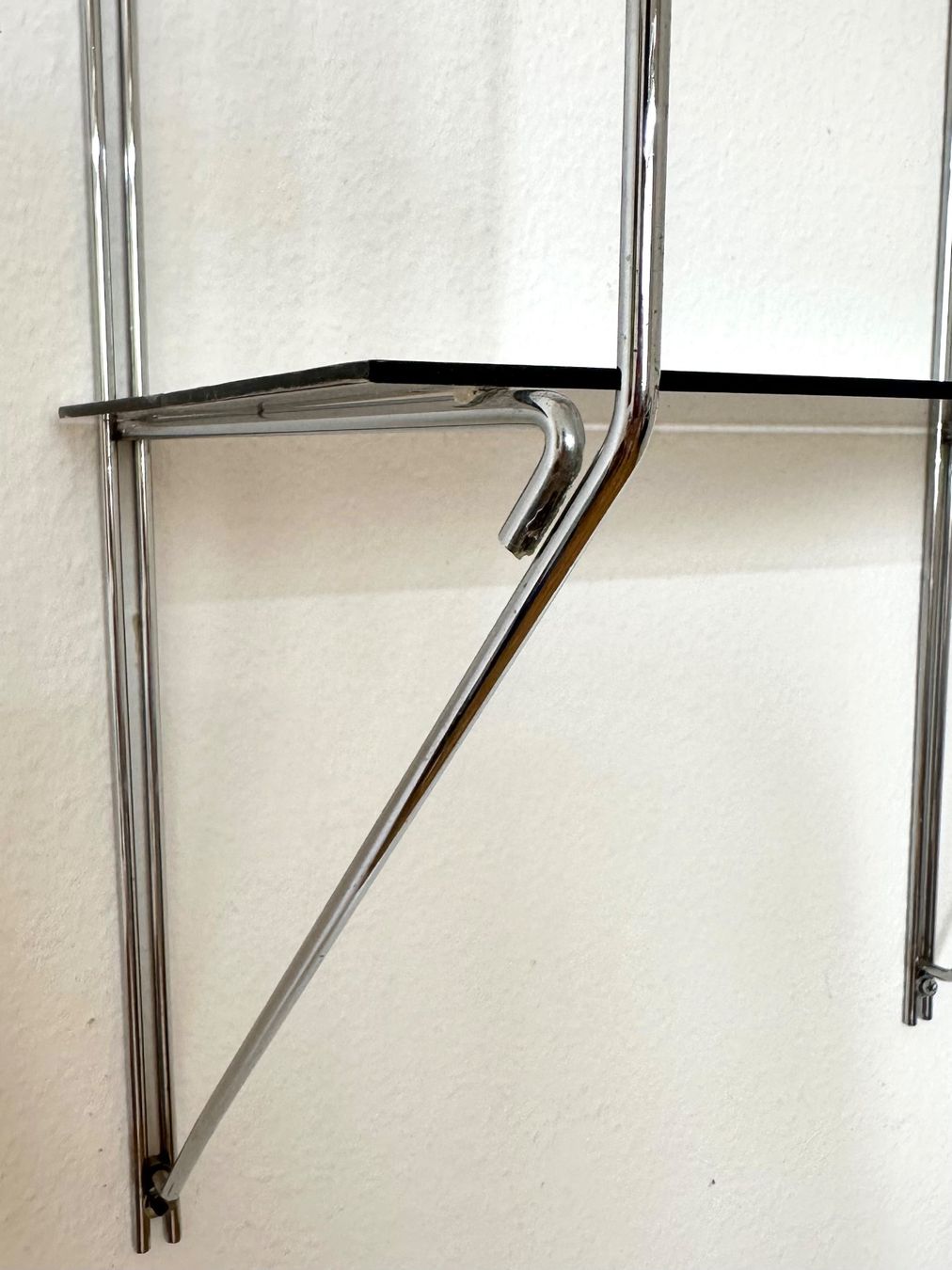 String Scaffali: Vintage Stringregal Chrom & Glas – Usato da Basel venduto da LynnundPepe 4