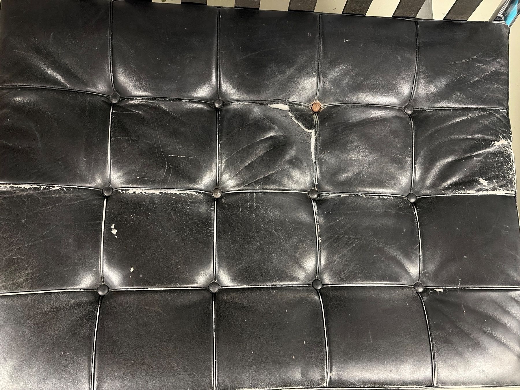 Poltrone: Barcelona Chair Vintage – Usato da Basel venduto da RausindieNatur 9