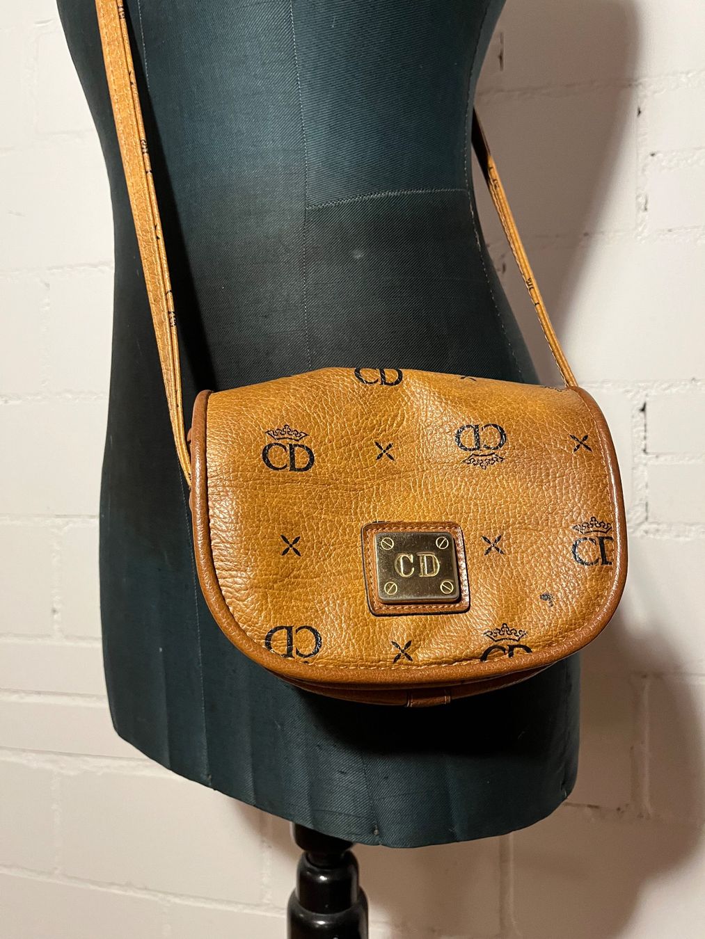 Borse da donna: Edle Handtasche / Umhängetasche braun – Usato da Zürich venduto da olivier0310 1