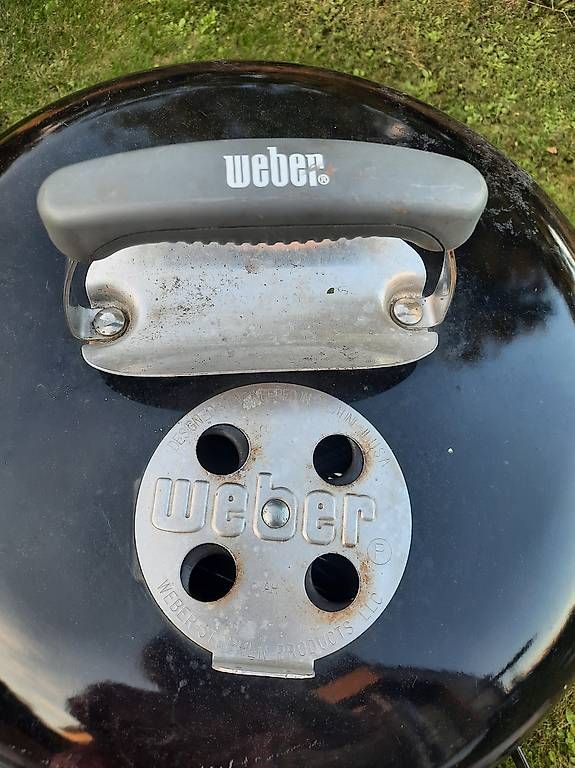 Weber Griglie: GRILL WEBER charbon avec  housse de protection – Usato da La Sarraz venduto da bar_kxt7 3
