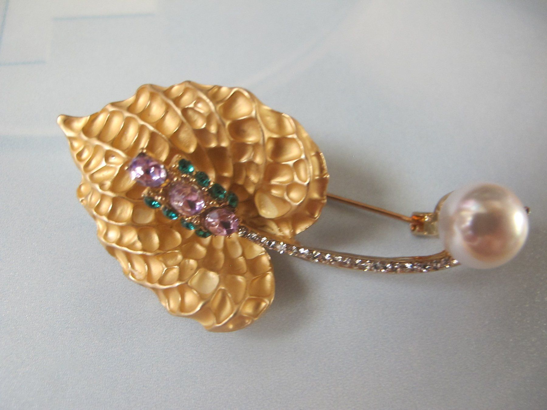 Broches & Aiguilles: Goldfarbene Brosche mit Perle, Blattform, Vintage Stil – Neuf (Voir description) à Löhningen par Chimae67 6