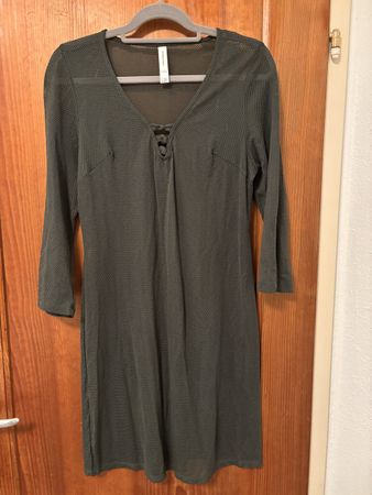 Olivgrünes Kleid, Gr. 36-38, ideal am Wasser 💦