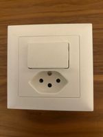 Steckdose mit Schalter weiss gebrauchter Zustand