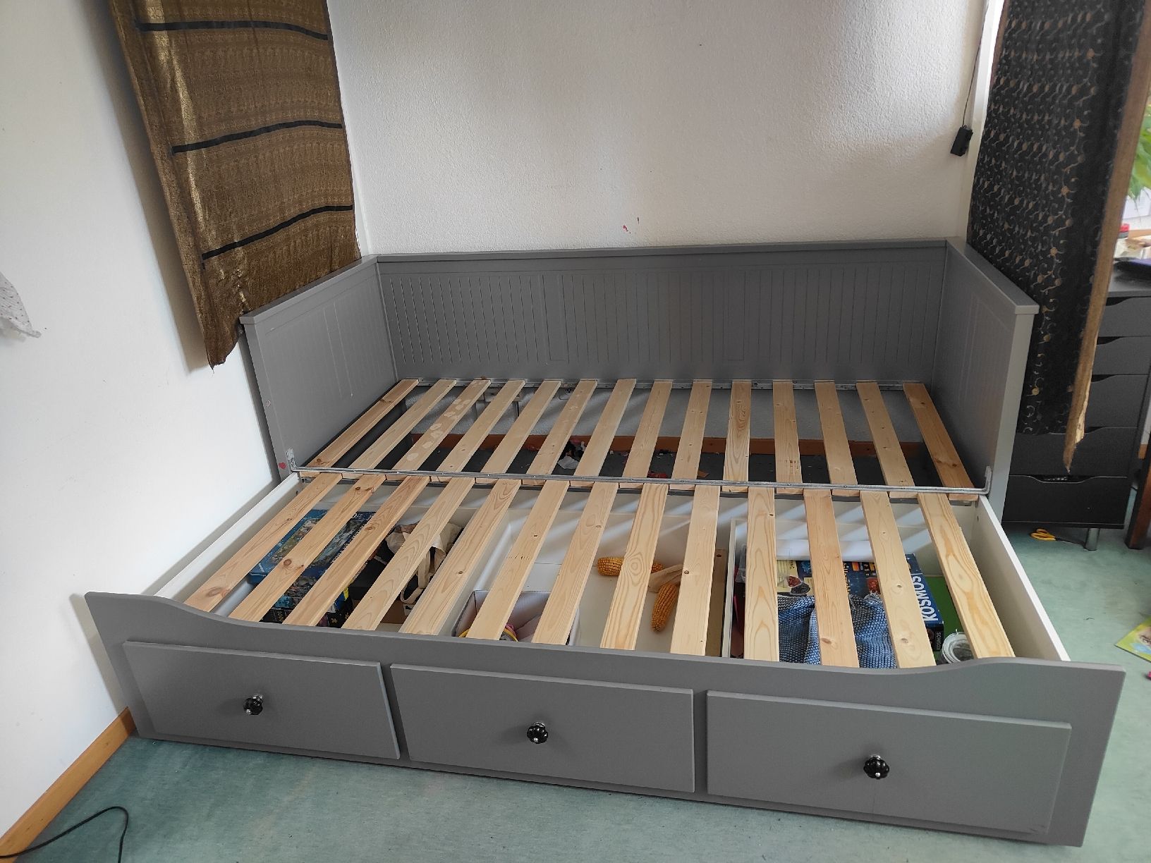 Ikea Letti: Tagesbett mit 3 Schubladen, grau – Nuovo (secondo la descrizione) da Vättis venduto da niv_cv2r 1