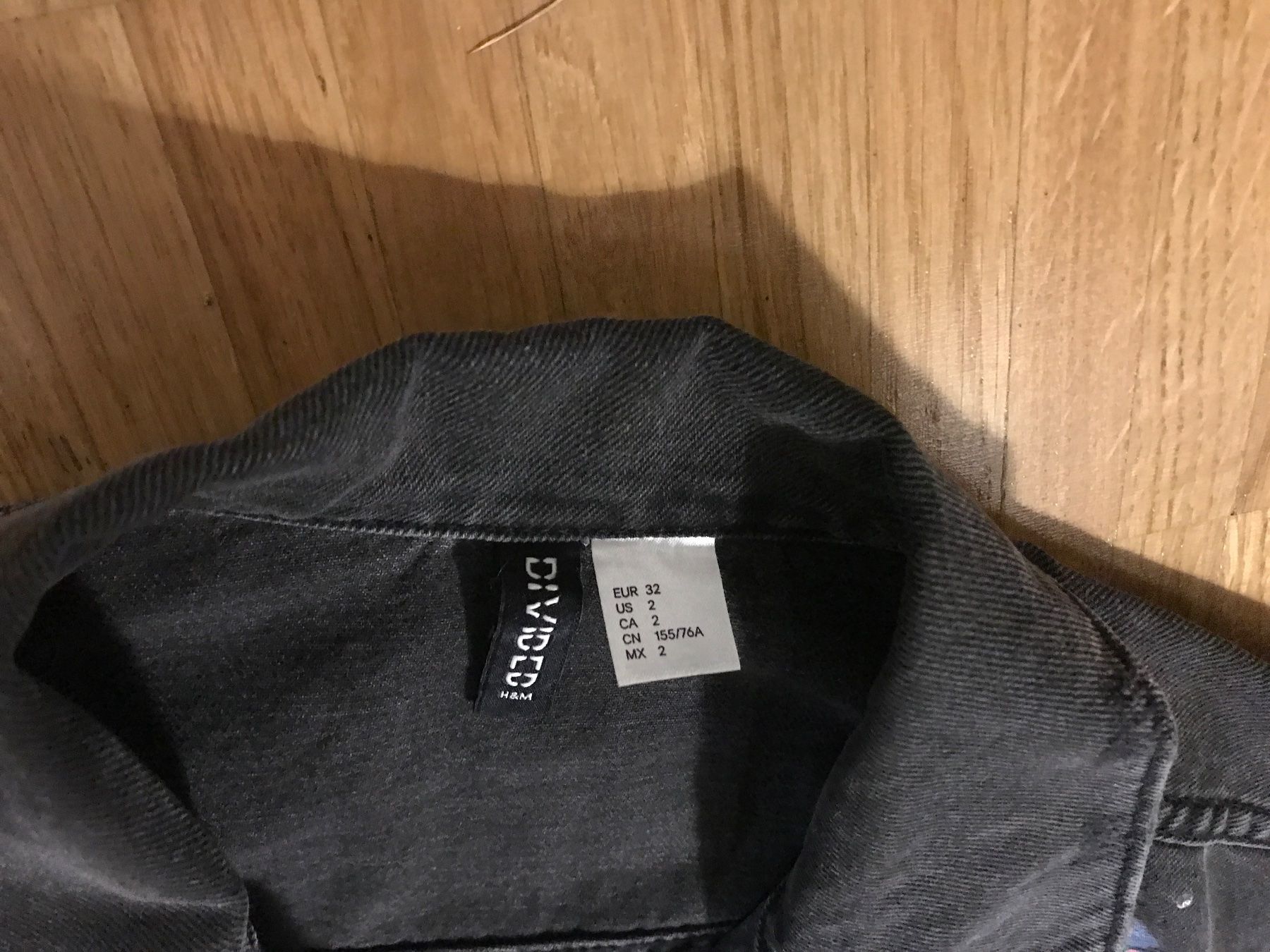 H&M Giacche & Cappotti: Bedruckte Jeansjacke Gr 32 – Nuovo (secondo la descrizione) da St. Margrethen SG venduto da kellenbh 2