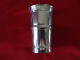Zinn Becher 9cm hoch, Ø6cm. Punze auf dem Aussenboden: SIGG