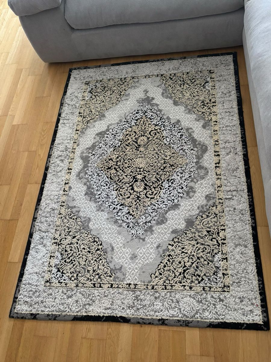 Divani: Schönes bequemes 1-jähriges Ecksofa 2,8x2,8m – Usato da Aarburg venduto da Asmaa_12 3