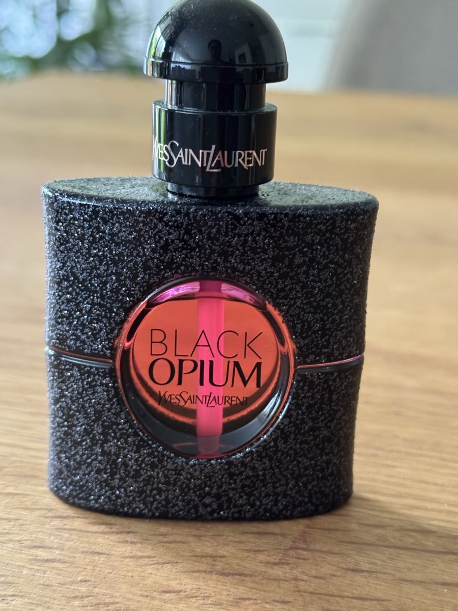 Saint Laurent Profumi & Eau de Toilette: Black Opium, Yves Saint Laurent – Usato da Fällanden venduto da Caramel7