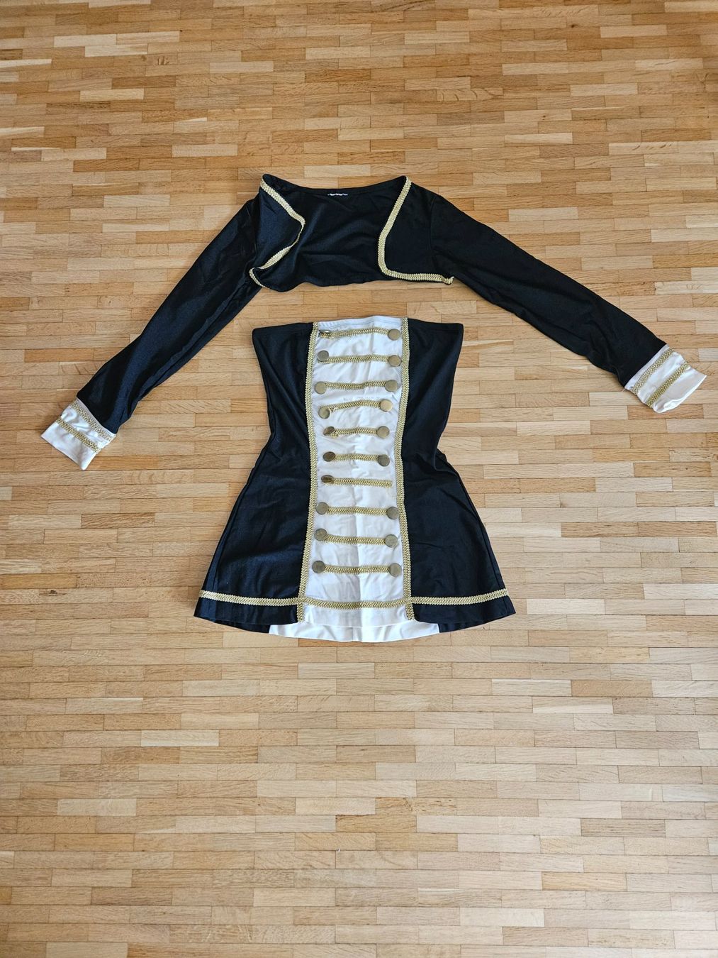Costumi: Majorettenkostüm mit Hütchen – Usato da Zürich venduto da boginja