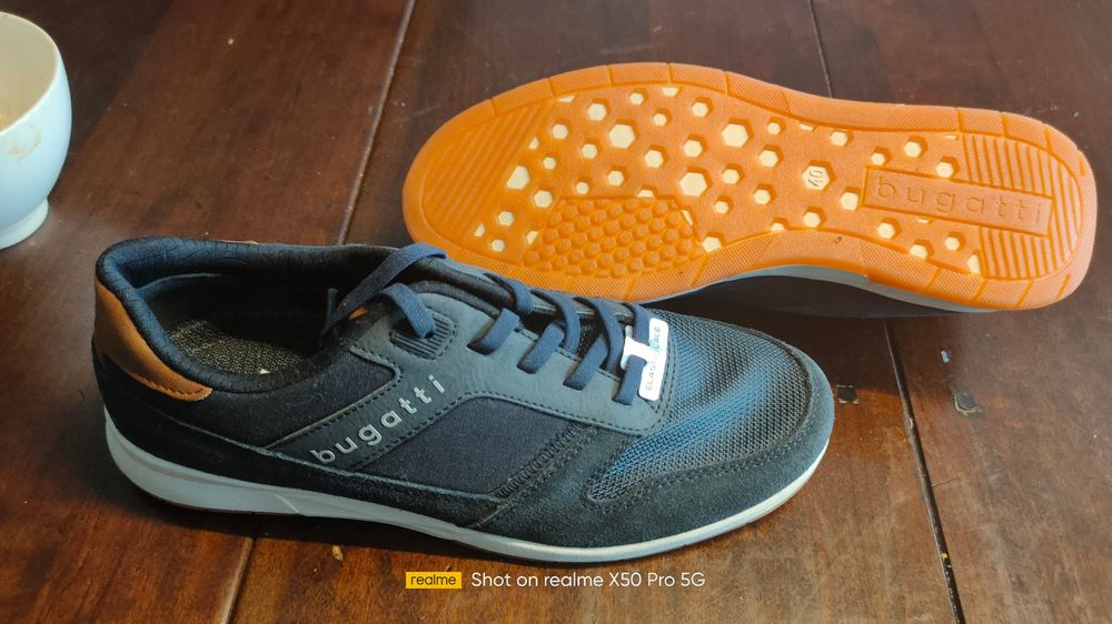 Chaussures de vélo Peloton noir - taille 40 avec crampons neuves boîte