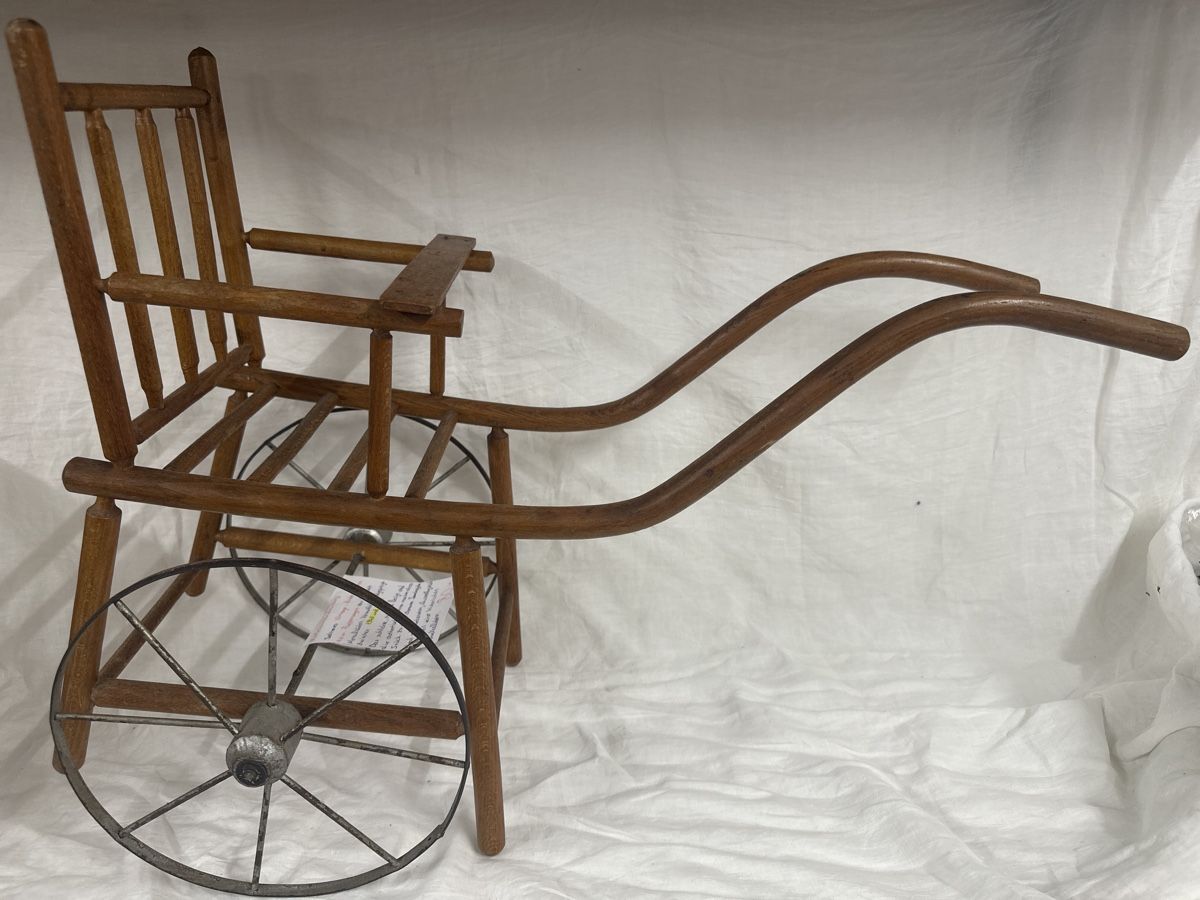 Carrozzine per bambole: Antiker Puppenwagen – Usato da Glattbrugg venduto da Pischte.Brockenhaus 5