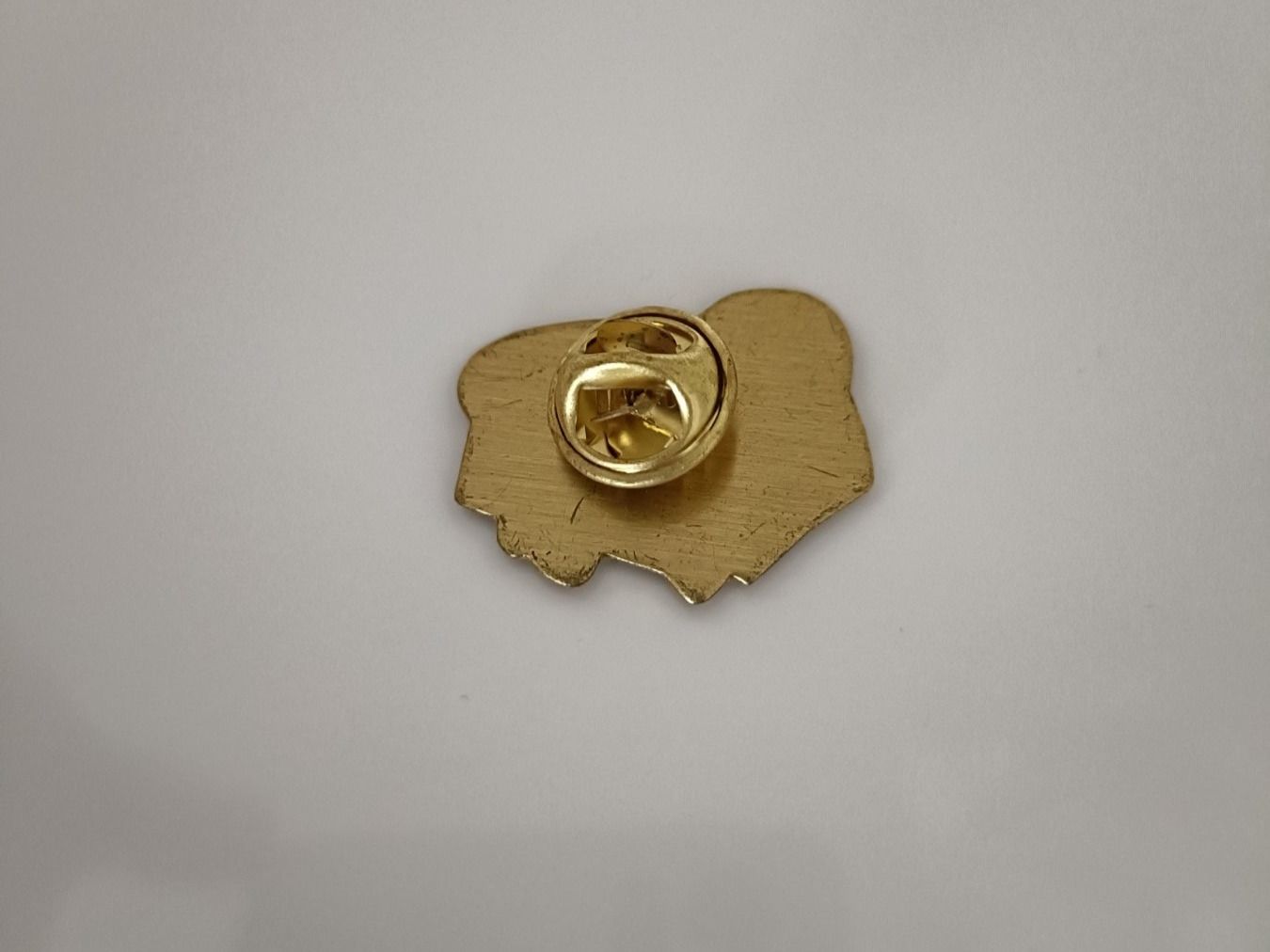 Placchette & Badge: Pin Chesterfield - Box 4 – Usato da Köniz venduto da Pinscollect 1