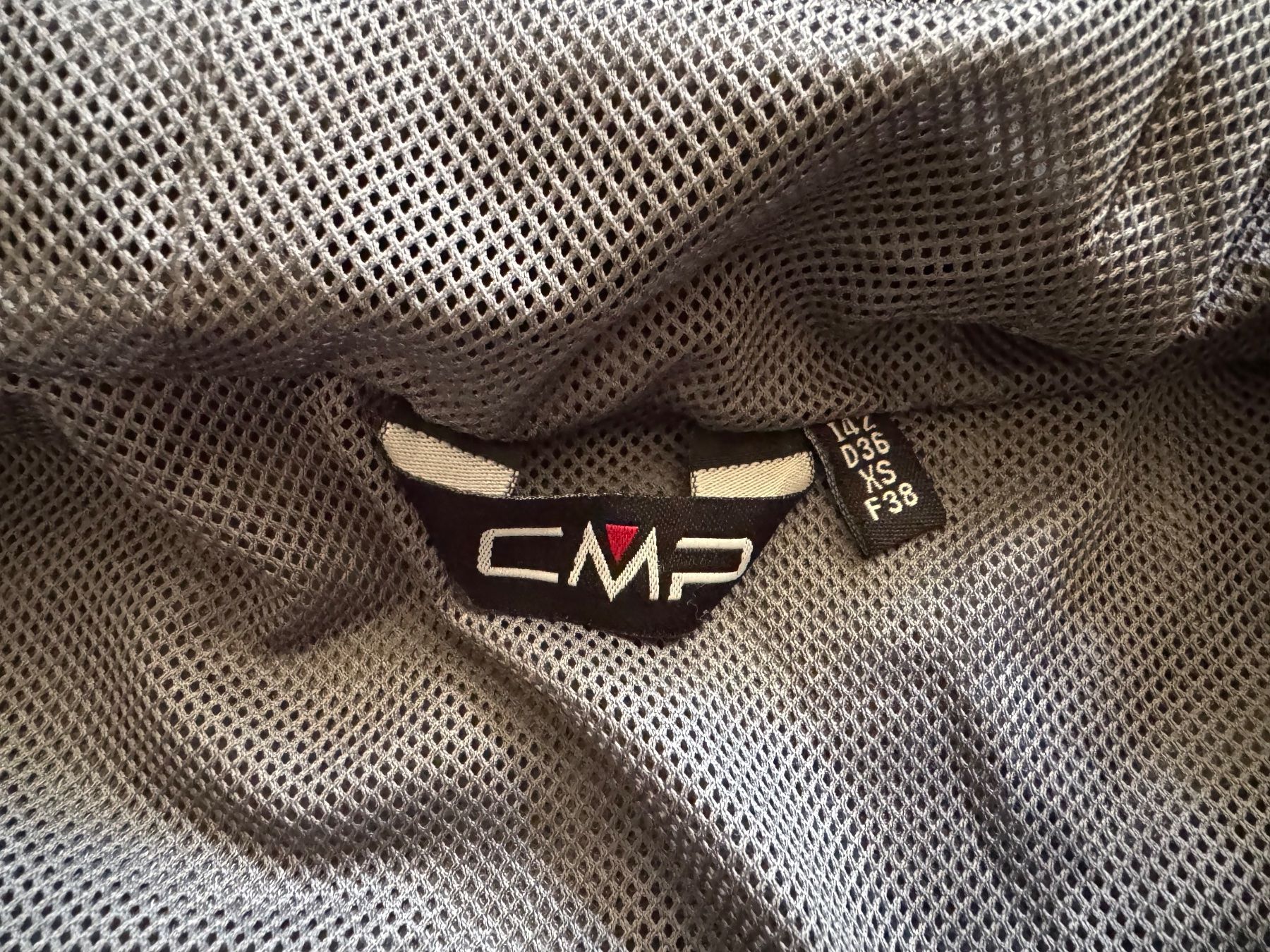 CMP Giacche: Regenjacke CMP schwarz Grösse XS – Usato da Bäriswil BE venduto da salatissimo 2