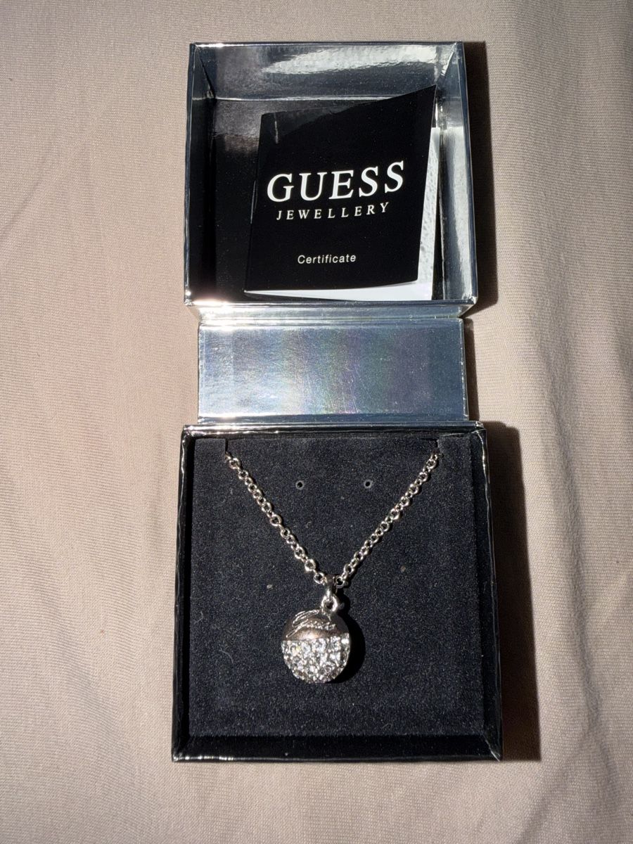 Guess Colliers: Guess Kette mit Anhänger – D'occasion à Obfelden par ant_2l6h